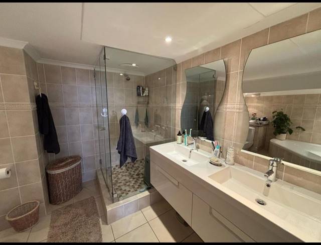 3 BEDROOM APARTMENT FOR SALE IN UMHLANGA ROCKS